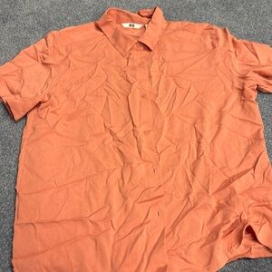 orange Uniqlo shorts